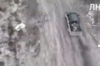 Επική υποχώρηση των Ουκρανών: Ρωσικό drone κυνηγά φορτηγό, σαν τη γάτα με το ποντίκι - Το βίντεο που αποκάλυψε ο Kadyrov