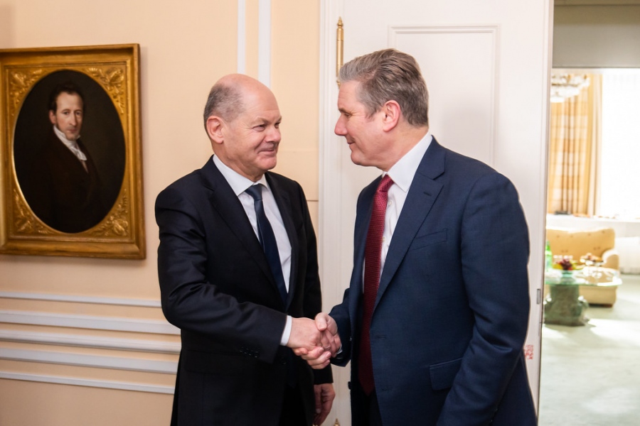 Αμυντική συμμαχία... απελπισίας Scholz - Starmer - Τα αλλάζει όλα ο Trump, o ρόλος της Ουκρανίας