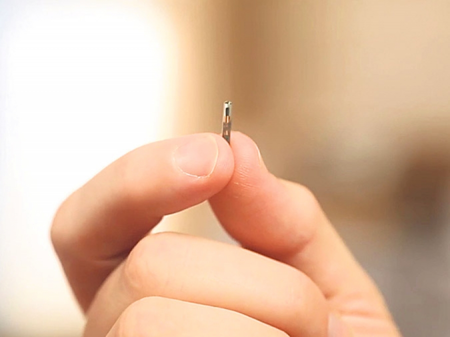 «Αιώνιος» φοιτητής ιατρικής εμφύτευσε... στο αυτί του Bluetooth για να περάσει στις εξετάσεις