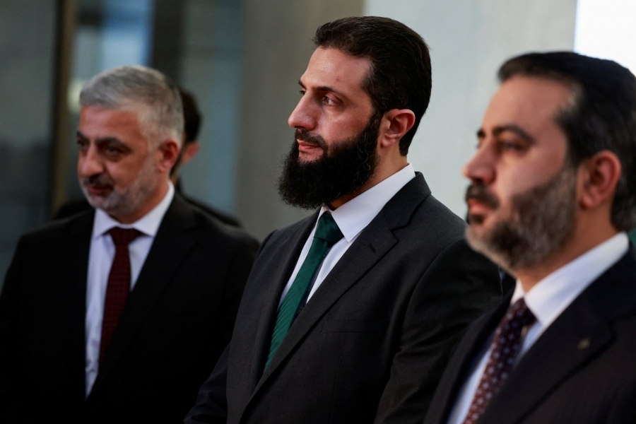 Αυτούς στηρίζει η Δύση: Κυβερνητικές δυνάμεις της Συρίας εκτελούν εν ψυχρώ εθελοντή διασώστη