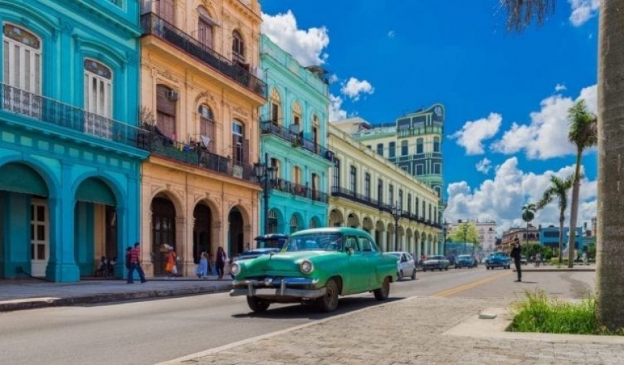 Εξαπλασιάστηκε ο αριθμός των ξένων τουριστών στην Κούβα σε σύγκριση με το 2021