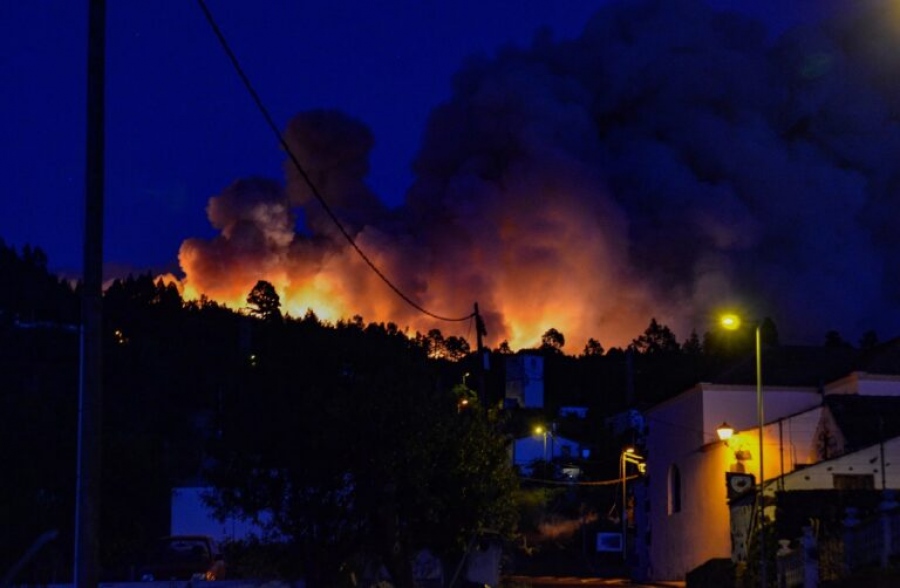 Ισπανία: Ανεξέλεγκτη μαίνεται πυρκαγιά στο νησί  La Palma – Απομάκρυνση κατοίκων