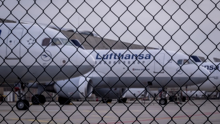 Βέλγιο: Αγρότες απέκλεισαν το αεροδρόμιο της Λιέγης με περίπου 100 τρακτέρ