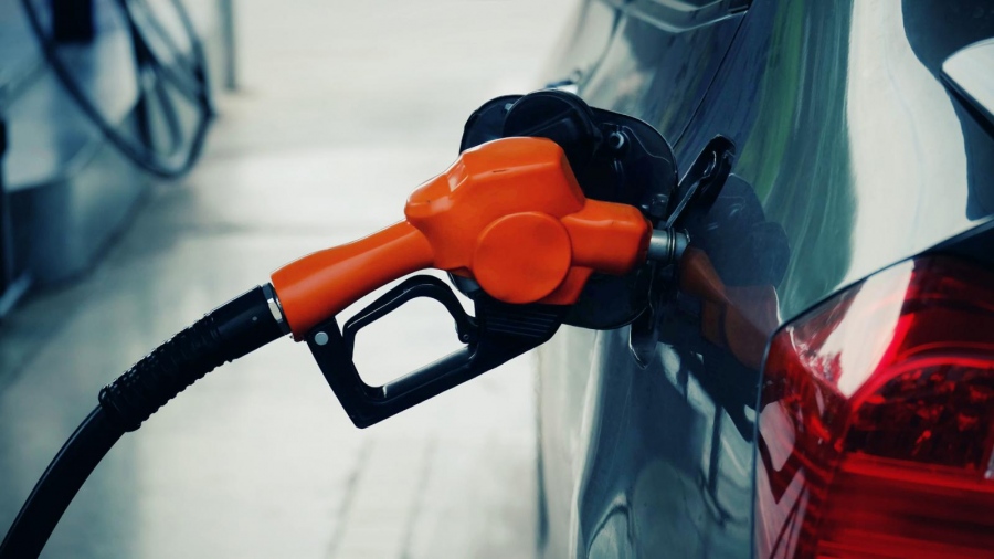 Στα ύψη η τιμή της βενζίνης - Θα παραμείνει στα 2 ευρώ έως τις 15 Αυγούστου
