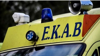 Σοκ στη Μήλο: Τραυματισμός Αυστραλής λουόμενης από αποκόλληση βράχων στην ακτή «Κλέφτικο»