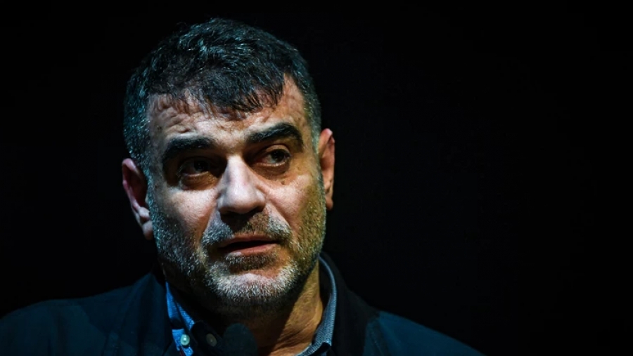 Ειδικό Δικαστήριο: Η ανακρίτρια καλεί τον Κώστα Βαξεβάνη να απολογηθεί για «εγκληματική οργάνωση»