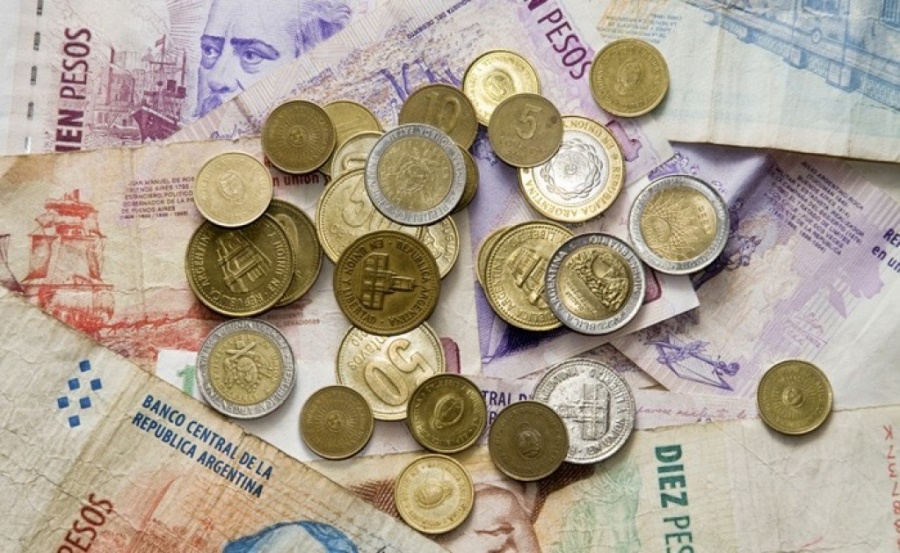 Σε νέο ιστορικό χαμηλό κατρακυλά το πέσο Αργεντινής