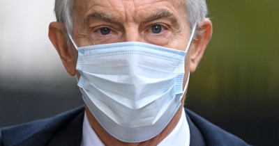 Blair (πρ. πρωθυπουργός Βρετανίας): Lockdown για όσους δεν εμβολιάζονται