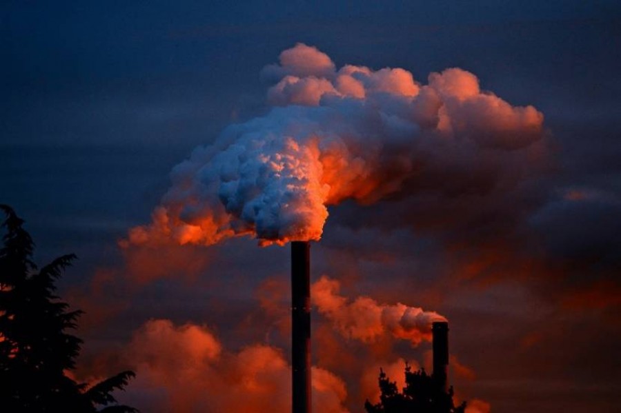 Έρευνα: Στις πολυεθνικές εταιρείες οφείλεται το 18,7% των παγκόσμιων εκπομπών CO2