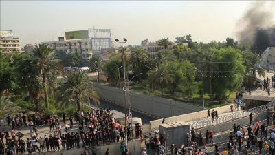 Χάος στη Βαγδάτη – Χιλιάδες σιίτες διαδηλωτές εισέβαλαν στην οχυρωμένη Πράσινη Ζώνη