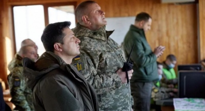 Οι ολιγάρχες που στήριξαν Zelensky φεύγουν εσπευσμένα από την Ουκρανία –  Έκλεψαν τα χρήματα για την κατασκευή του αμυντικού τείχους