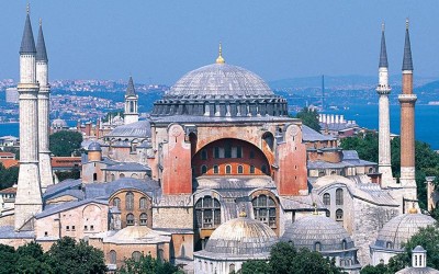 Οι Τούρκοι κατέβασαν τις πινακίδες «μουσείο» από την Αγία Σοφία