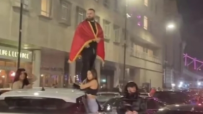 Έξαλλοι οι Βρετανοί με τους εορτασμούς Αλβανών στο Λονδίνο - Πανάκριβες Lamborghini, Mercedes ξεχύθηκαν στον δρόμο