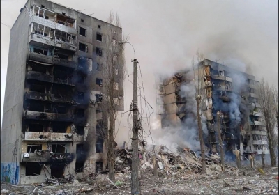Υπό πολιορκία η Ουκρανία, σε απόσταση αναπνοής από το Κίεβο και τη Μαριούπολη οι Ρώσοι - Βομβαρδισμοί και σε δυτικές πόλεις