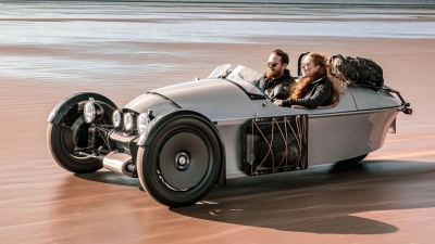 Το Morgan Super 3 έχει τρεις τροχούς και τρεις κυλίνδρους