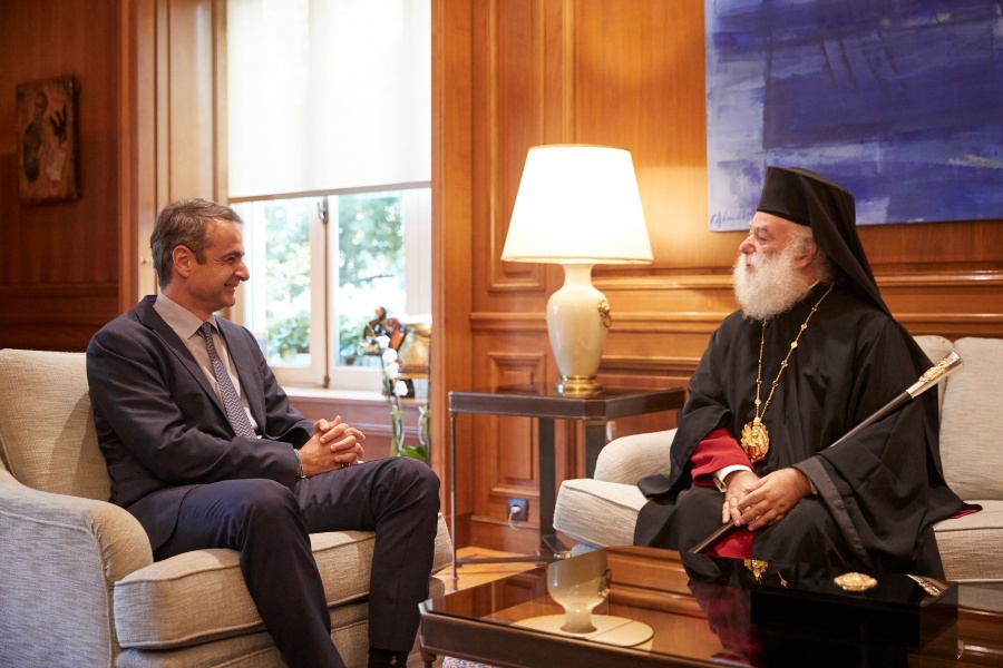 Συνάντηση Μητσοτάκη με Πατριάρχη Αλεξανδρείας στο Μέγαρο Μαξίμου