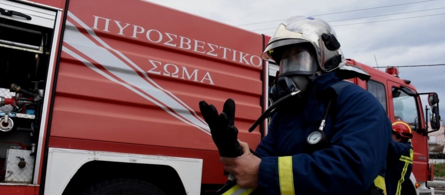 Μεγάλη φωτιά στην Αγία Μαρίνα Κορωπίου