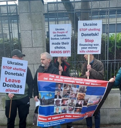 Διαδήλωση έξω από τη βρετανική πρεσβεία στο Δουβλίνο για την εμπλοκή του Ηνωμένου Βασιλείου στην Ουκρανία