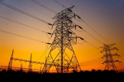 Πτώση κόστους για προμηθευτές, αύξηση για τους καταναλωτές ηλεκτρικού ρεύματος