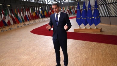 Έντονα ενοχλημένος ο Μητσοτάκης για Σπυράκη: Θα το μελετήσω και θα σας απαντήσω αύριο (16/12)