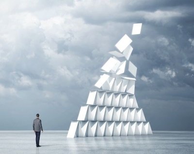 Κενό γράμμα το αναπτυξιακό αφήγημα: Tελευταία σε επενδύσεις στην ΕΕ η Ελλάδα, με υπερβολική εξάρτηση από τον Τουρισμό