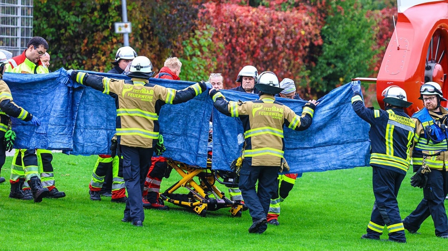 Σοκ στη Γερμανία - Ενέδρα θανάτου σε δήμαρχο, τη μαχαίρωσαν 13 φορές σε κοιλιά και πλάτη - Δίνει μάχη για τη ζωή της