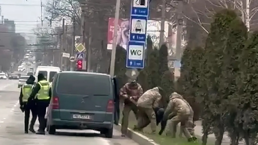 Κατάρρευση στην επιστράτευση: από ποδήλατα έως πλαστά χειρουργεία – Οι Ουκρανοί προσπαθούν να γλυτώσουν με κάθε τρόπο (vid)