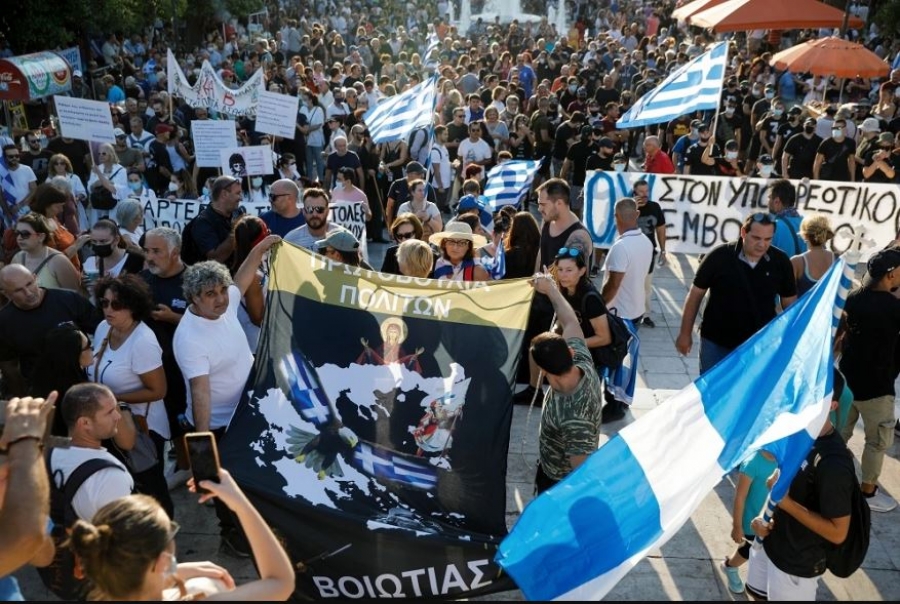 Μεγάλες συγκεντρώσεις διαμαρτυρίας αντιεμβολιαστών με επεισόδια σε Αθήνα και Θεσσαλονίκη - Έγιναν 42 προσαγωγές