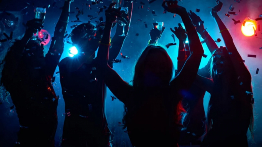 Θεσσαλονίκη: Πρόστιμο 50.000 ευρώ σε 46χρονη για κορωνοπάρτι με τη συμμετοχή 100 ατόμων