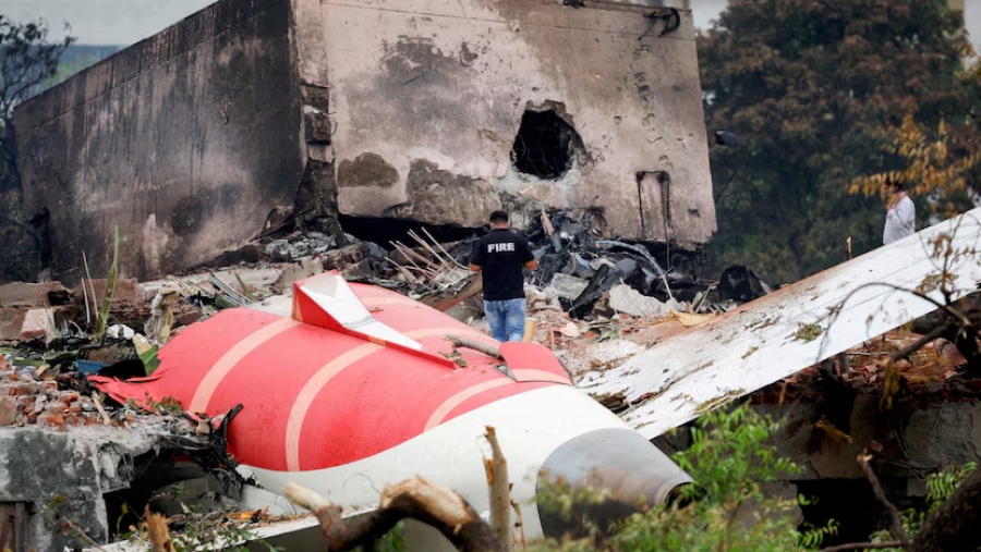 Ο μοναδικός επιζών της συντριβής του Boeing 787 στην Ινδία δεν επιστρέφει σπίτι του επειδή φοβάται να μπει σε αεροπλάνο