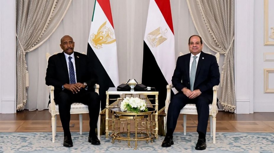 Μυστικές συνομιλίες στην Αίγυπτο μεταξύ Burhan και Haftar για την εξομάλυνση σχέσεων εν μέσω της κρίσης στο Σουδάν