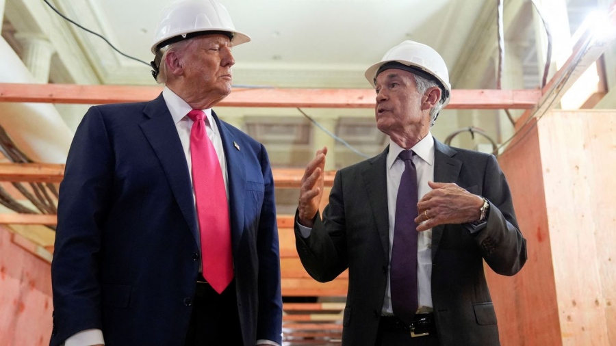 Πρωτοφανές - O Trump καλεί σε... εξέγερση κατά του Powell: Είναι ηλίθιος - Το Συμβούλιο να αναλάβει τον έλεγχο