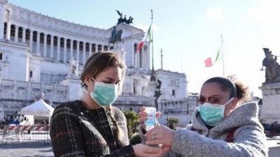Ιταλία: Από αύριο Παρασκευή 11/2 σταματάει η υποχρεωτική χρήση μάσκας σε ανοιχτούς χώρους
