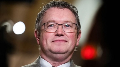 Thomas Massie (Αμερικανός Βουλευτής): Οι Ηνωμένες Πολιτείες θα πρέπει να ξαναρχίσουν τις επαφές με τη Ρωσία