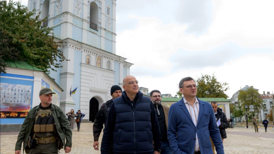 Το θραύσμα πυραύλου από το Κίεβο, ο Δένδιας και το Ζάππειο – Στο «φως» 47 αντικείμενα