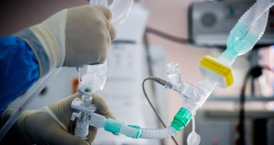 Ενώ καθησυχάζουν με την μη επιβολή νέων μέτρων, οι επιστήμονες λένε πως... «γέμισαν οι νεκροθάλαμοι»