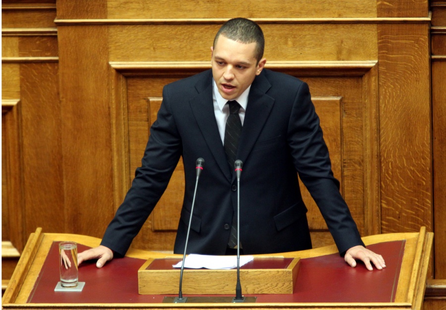 Έντονη διαμαρτυρία Κασιδιάρη για τη συνάντηση Βούτση με Dimitrov στη Βουλή - «Macedonia is Greek»