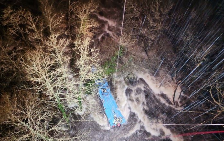 Ισπανία: Αυξήθηκε στους 7 ο αριθμός των νεκρών από την πτώση λεωφορείου σε ποτάμι της Γαλικίας