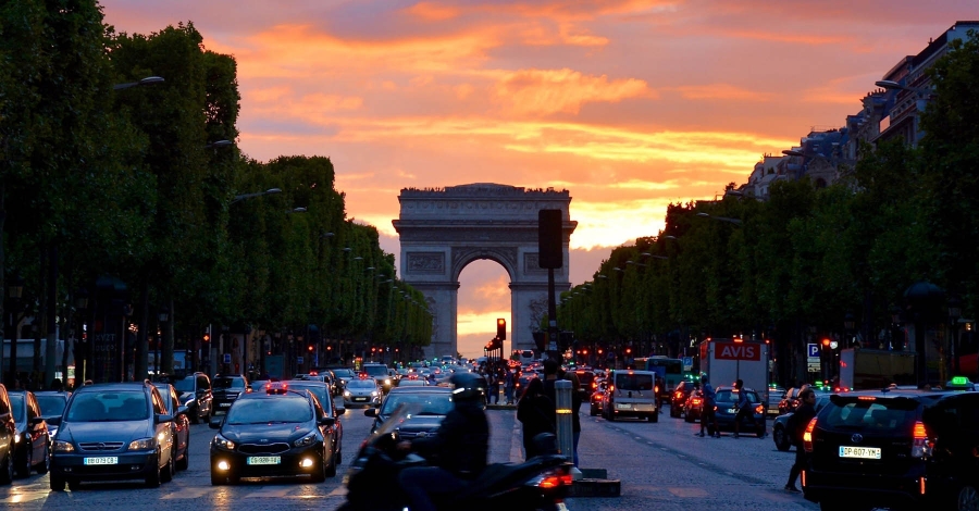 Η Γαλλία αποδεσμεύει στρατηγικά αποθέματα καυσίμων