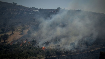 Φωτιά στην Κερατέα – Καίει σε χαμηλή βλάστηση