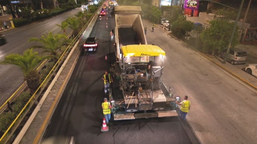 Συνεχίζονται οι εργασίες για τη βελτίωση του οδοστρώματος στη Λεωφόρου Συγγρού – Στόχος η ολοκλήρωση πριν τις 10/8