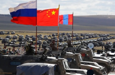 Πανικός στις ΗΠΑ: Ετοιμάζουν κυρώσεις στις κινεζικές τράπεζες για να ανακόψουν τη ρωσική στρατιωτική μηχανή
