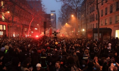 Καζάνι που βράζει η Ευρώπη: Πρωτοφανές κύμα διαδηλώσεων συγκλονίζει τη Γαλλία, σε απεργιακό κλοιό η Γερμανία