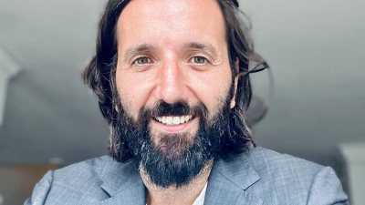 Πρασσάς για Omicron: Τι δείχνουν τα πρώτα εργαστηριακά δεδομένα – 40 φορές λιγότερο αποτελεσματικά τα αντισώματα