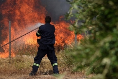 Πυρκαγιά στην Πάρο: Μικρές αναζωπυρώσεις, ενισχύονται οι πυροσβεστικές δυνάμεις