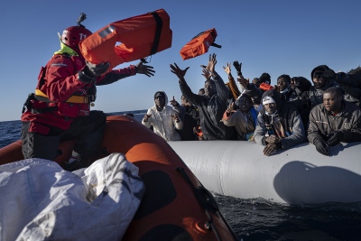 RND: Δεκάδες διασώσεις μεταναστών από τις ελληνικές Αρχές