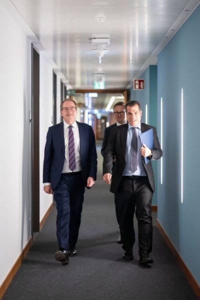 Εθνικός τραγέλαφος... ο Πλεύρης συμφώνησε σε μαζική επιστροφή 100 χιλ. μεταναστών στην Ελλάδα - Τι αποκαλύπτει η Bild