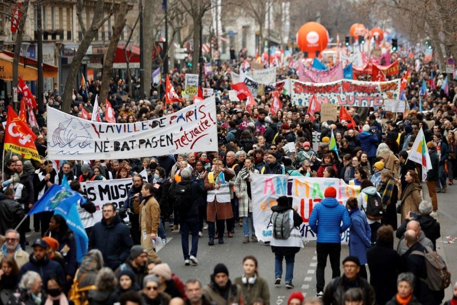 Γαλλία: Τουλάχιστον 108 αστυνομικοί τραυματίες στις διαδηλώσεις – 291 συλλήψεις
