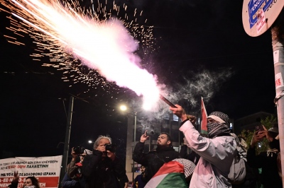 Ξέσπασμα – Άγρια επεισόδια έξω από την Πρεσβεία του Ισραήλ στην Αθήνα
