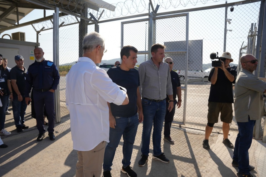 Ο Πλεύρης επιθεώρησε τις δομές μεταναστών σε Μαλακάσα, Οινόφυτα, Ριτσώνα, Θήβα και Σχιστό